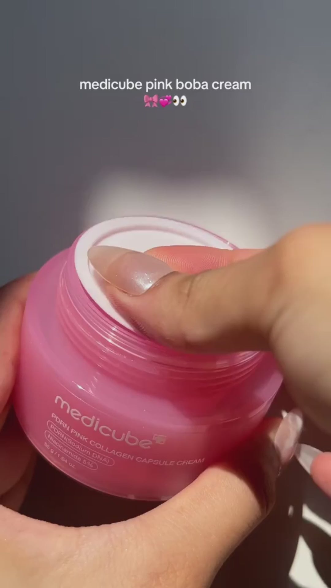 Deep capsule cream skincare demonstration showing moisturizing and smooth skin application
