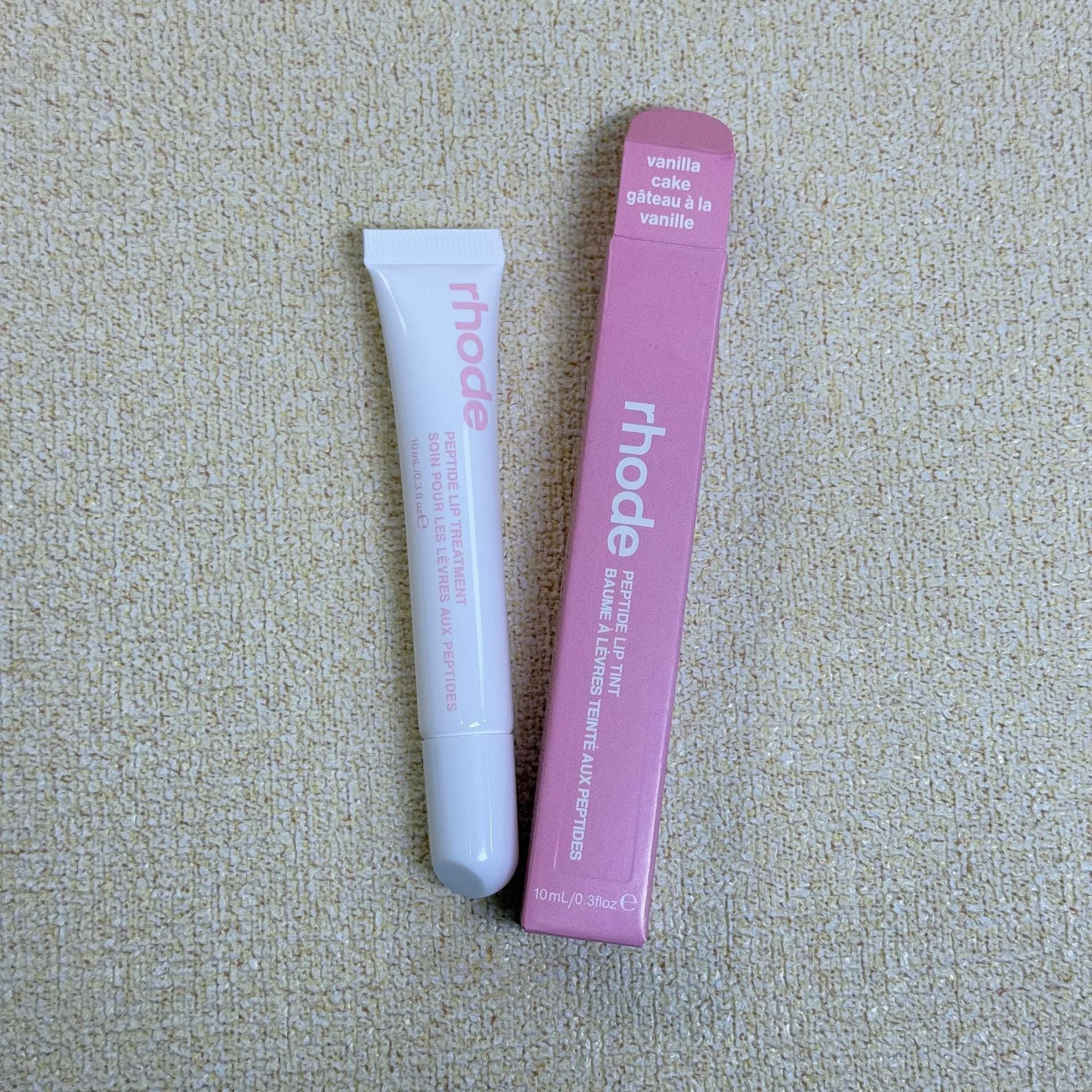 Portable glossy lipstick for daily makeup and travel use