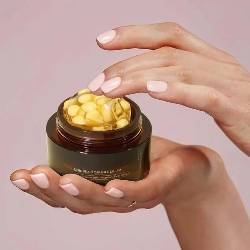 Deep capsule cream for intensive skin hydration and nourishment